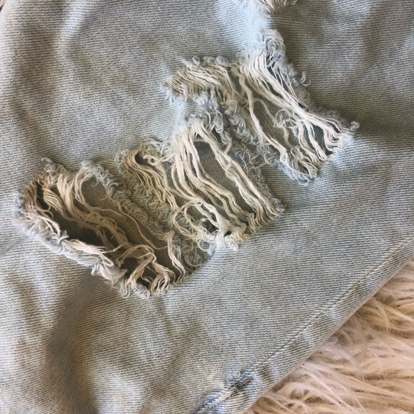 These are not your “Boyfriend” Jeans 😜 - Picture 4 of 5